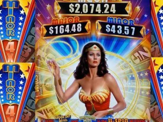 Play Wonder Woman Gold by Bally