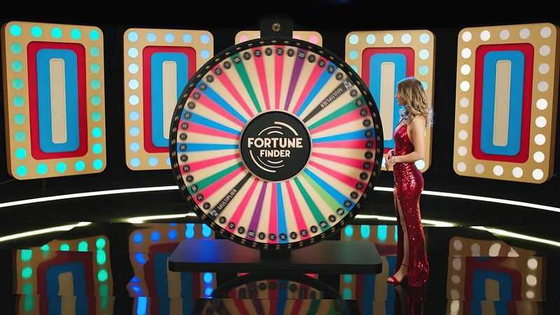 Play Fortune Finder With Sarati by Real Dealer Studios