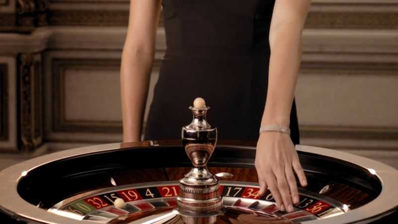 Real Roulette with Caroline Real Roulette with Caroline